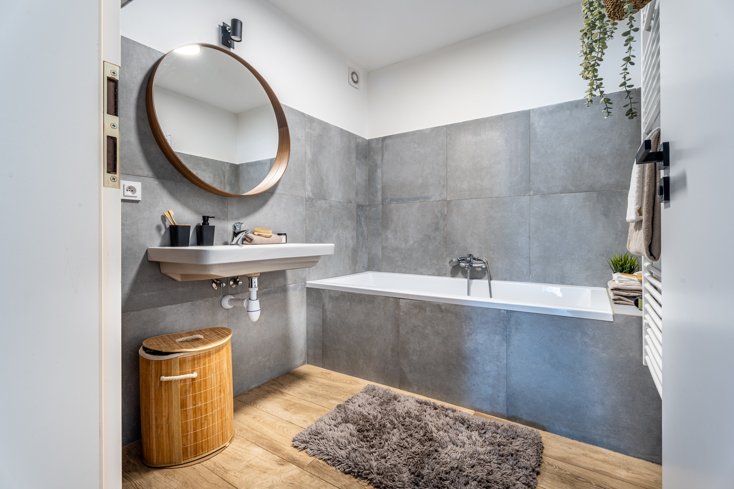 Fotografie koupelny po profesionálním home stagingu